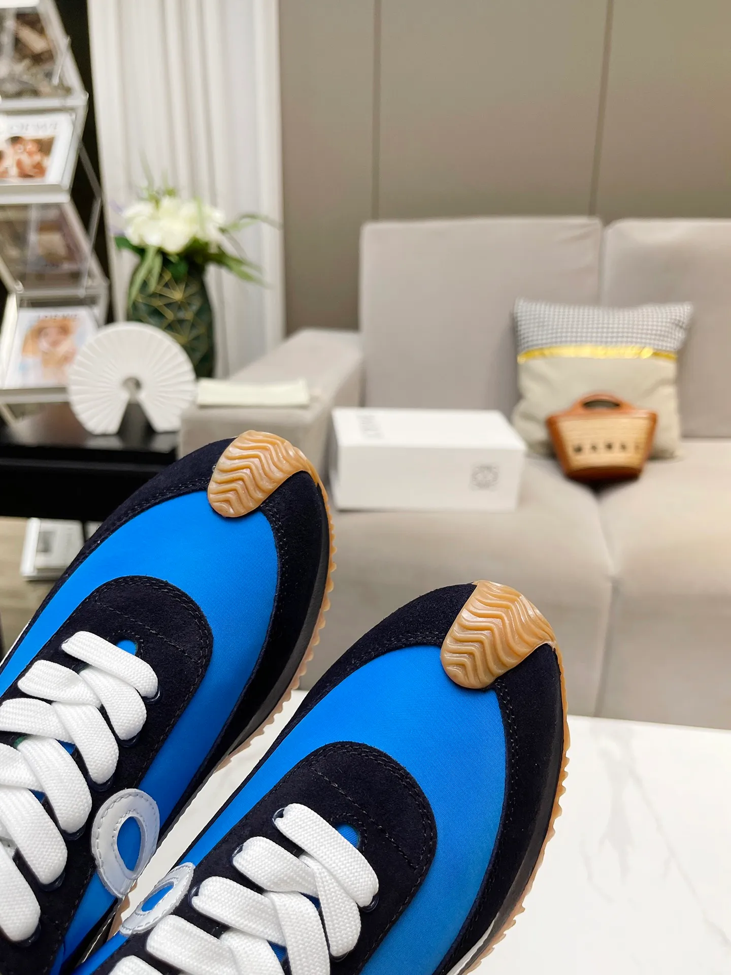 👟👟Ex-factory price 520👟👟 Men's code +10 Women's model: 35--39 (customized code 40 for women), Men's model: 40--44 (customized code 45 for men), 🔥🔥Hot LOEWE 2024 latest inner color block moral training shoes Forrest Gump shoes super good-looking super versatile color block stitching upper Very high-end hidden inner vagina 4cm! The heel has a novel design, is soft and comfortable, and has an exclusive brand logo on the side. It will be rated as the most comfortable sneaker of the year and is a must-have for your shoe cabinet!  The upper is made of special original cowhide + original cloth imported from Australia. The cowhide insole / original private model is exclusively customized with a 1:1 outsole!  Complete set in original packaging.